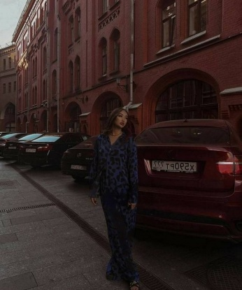 Мое имя - Алиса. Я живу в Москве, столице возможностей и страсти. Я предлагаю эксклюзивную услугу, которая удовлетворит все твои желания и фантазии. От профессионального массажа до интимных утех, я гарантирую, что ты будешь наслаждаться каждой минутой. У меня есть множество отзывов, которые подтверждают мою высокую профессиональность и незабываемый опыт. Если ты ищешь незабываемые моменты страсти, обратись ко мне. Я жду тебя со вкусными фото и готова сделать твои мечты реальностью. Галиночка